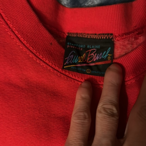 Gently used women’s Christmas sweater, red extra large. Looks brand new no flaws - Picture 2 of 2